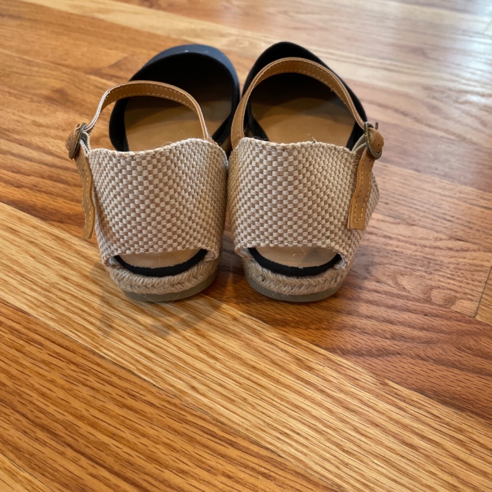 Sandals - Picture 3 of 4